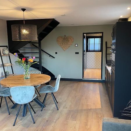 De Heerlykheid Wemeldinge, Vlak Bij Strand En Bos, Ruime Vakantiewoning Met Eigen Patio In De Karakteristieke Dorpsstraat Dış mekan fotoğraf