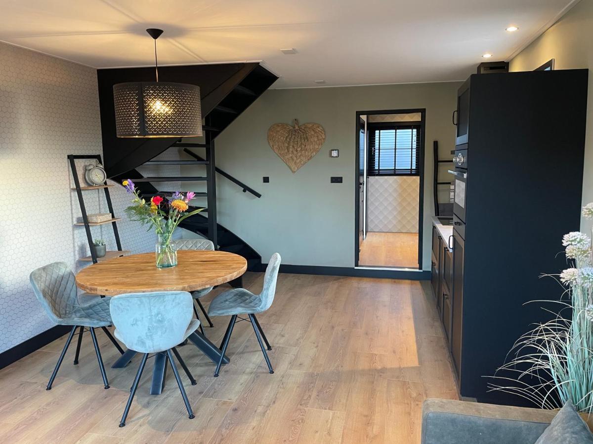 De Heerlykheid Wemeldinge, Vlak Bij Strand En Bos, Ruime Vakantiewoning Met Eigen Patio In De Karakteristieke Dorpsstraat Dış mekan fotoğraf